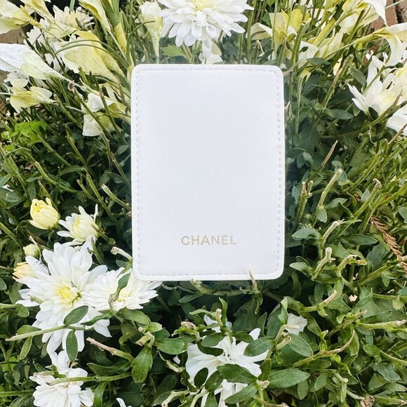 Chanel Coco Crush Novelty Card Case Logo Leather Look White Gold - Picture 4 of 8